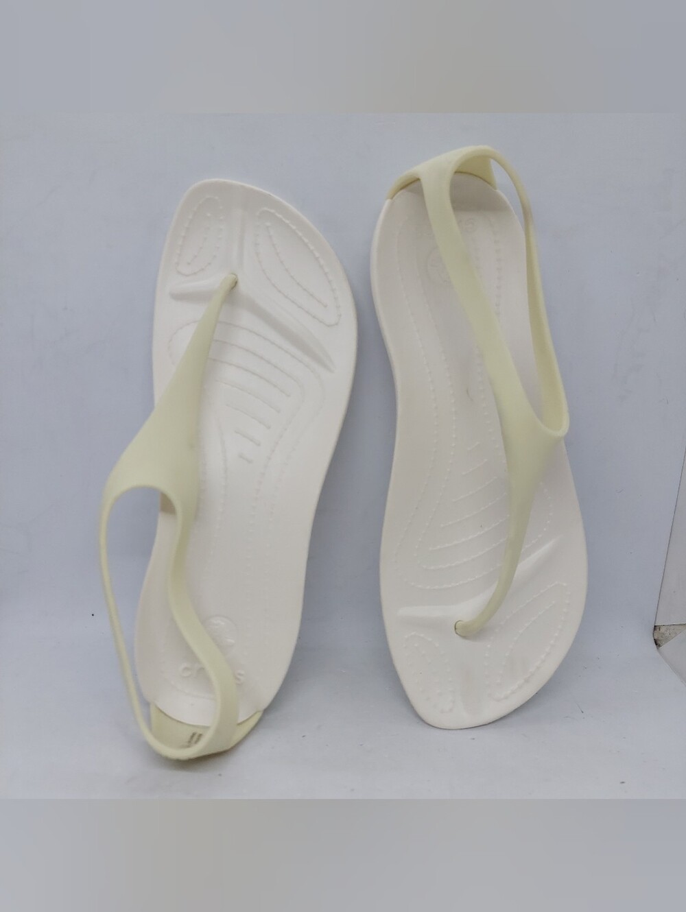 Crocs Sexi Flip Flop Sandals Womens Size 9 Palle Yellow Serena T-Strap Thong